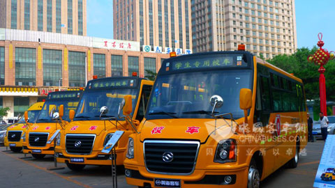 黄海助辽宁全面普及校车之路