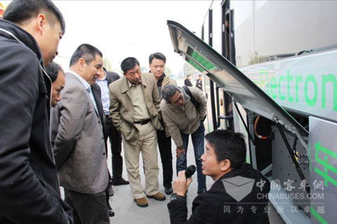 　陈晓冰博士现场讲解XMQ6110C多项技术亮点