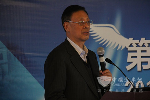 姚明德就当前道路运输车辆的科技节能、减排技术发表观点