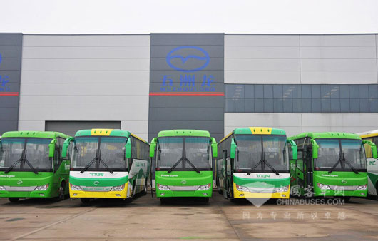 批量出口菲律宾的五洲龙豪华旅游大巴