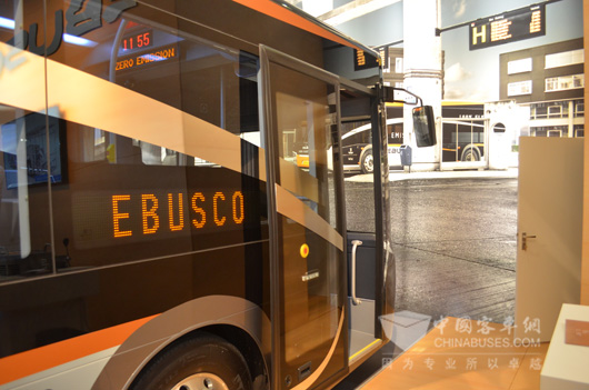 国内首辆出口纯电全铝车身公交车