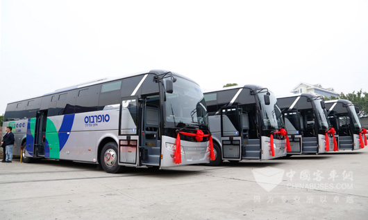 活动现场整装待发的金旅欧六客车
