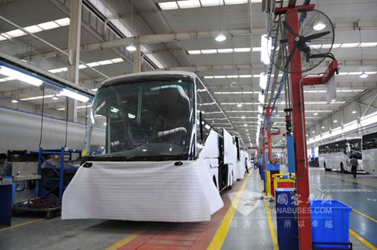 生产线上的斯堪尼亚海格客车