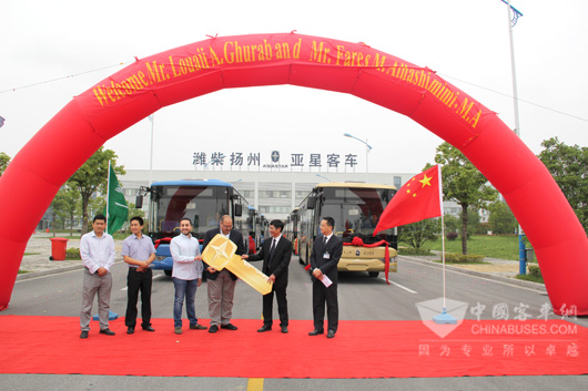 亚星客车交接车仪式