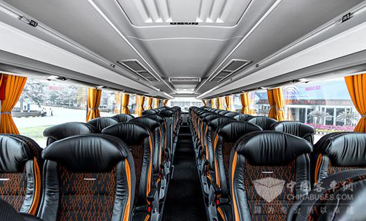 新12米高端商务车豪华内饰