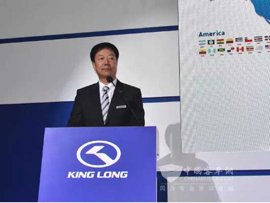 廉小强董事长在发布会现场致辞