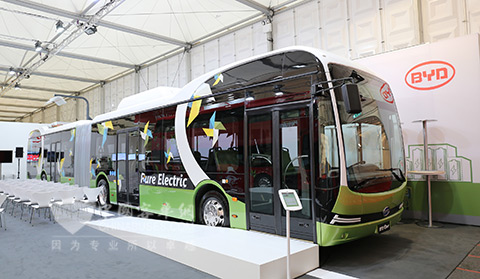比亚迪18米铰接式纯电动大巴