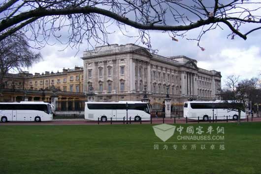金龙客车在英国白金汉宫