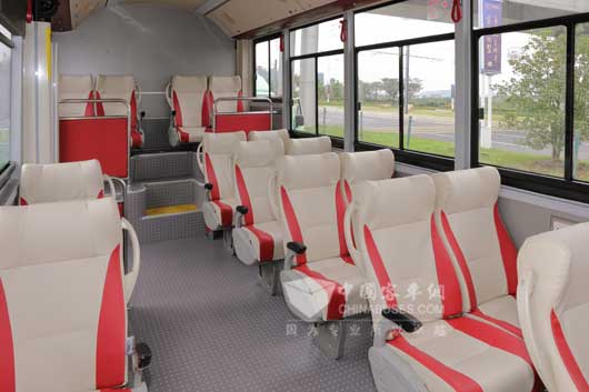 “漫行西部”纯电动巴士