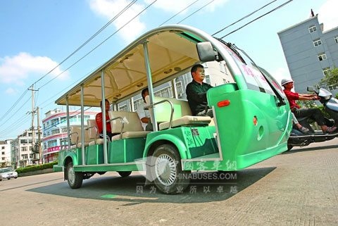 村民们集资购买的电动车