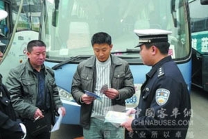 贵阳交警从源头预防重特大事故