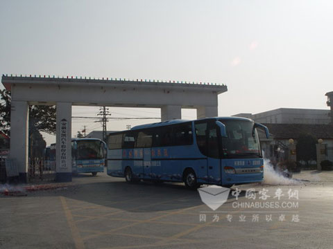 安凯尊荣400豪华客车服务南京长客