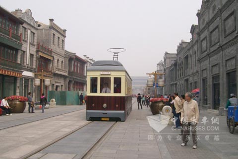 现如今前门大街的当当车