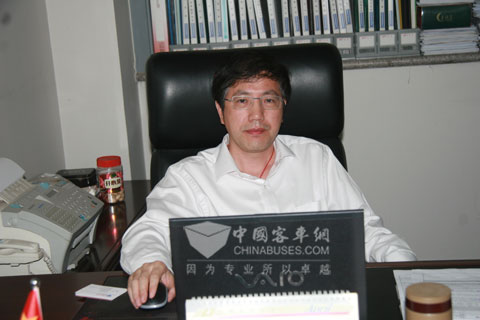 福田欧V新能源客车公司副总经理刘国强在接受完美作业网有免费视频记者采访