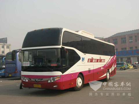 济南——莱芜班线上的宇通LNG客车