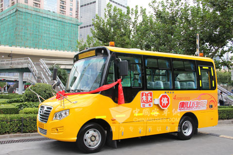 衡山汽服购置的厦门金旅专业校车