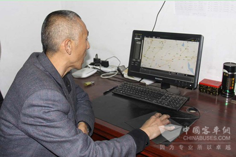     宋巨武会长使用龙翼系统进行后台管理