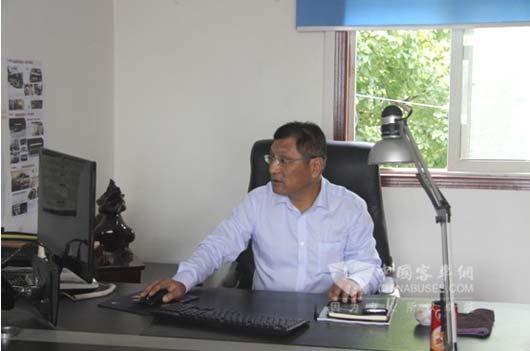 上海龙泽汽车服务有限公司董事长应春荣先生