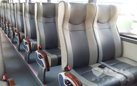 龙泽汽服的中通客车内饰