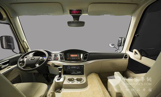 总理河南调研乘宇通T7