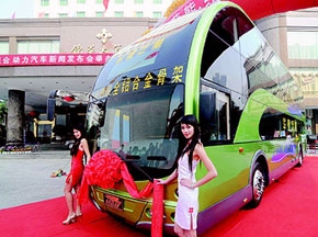 油电混合动力客车——“华夏之星”南宁亮相