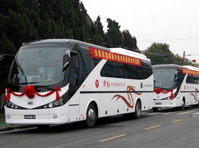 奔向绿色未来 10台安凯纯电动豪华客车开赴上海