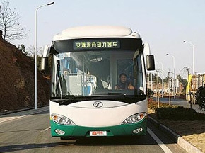 绿色环保体验 试驾安源油电混合动力客车