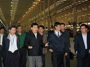 工信部副部长苗圩一行视察大金龙