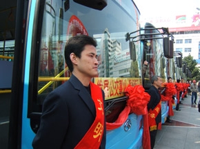 镇江公交首次“大变身” 海格环保客车担重任