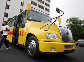 国内首款“长鼻子”校车亮相佛山