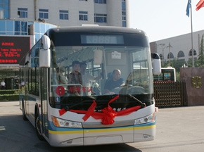 中通新能源客车济南商业化运营首批发车