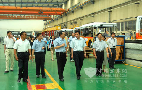 赵合书记参观金旅公司