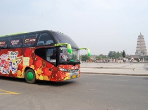 携手天津卫视声震八方 黄海客车巡游古城西安