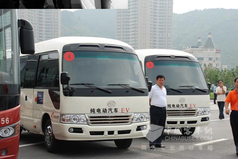 服务达沃斯的宝斯通纯电动公务客车