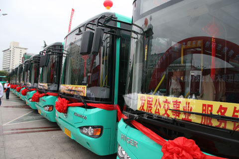 投运镇江的海格13.7米BRT