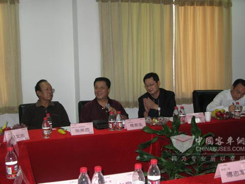 中型公商务客车租赁市场研讨会现场