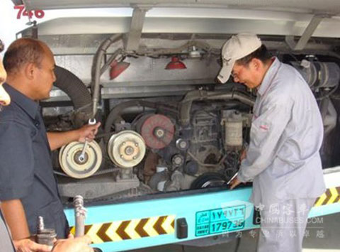  现场培训服务站维修人员