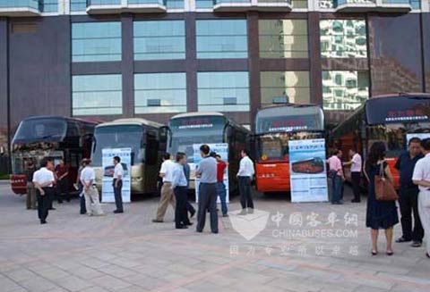 北方客车“新产品推介暨安全保障技术交流会”看车现场