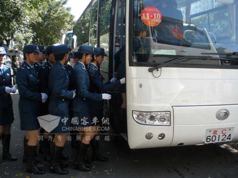 宇通客车服务60周年阅兵