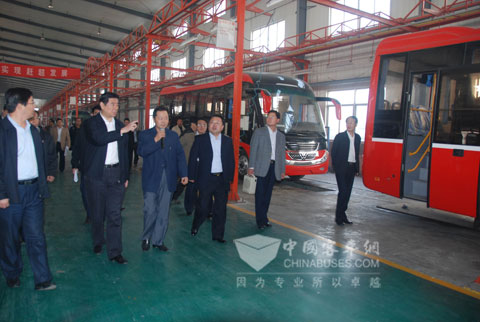 山东省副省长王军民考察舒驰客车