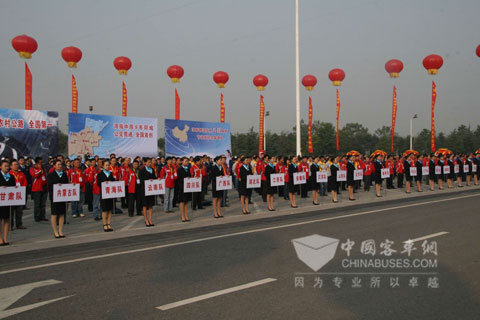 参赛队整齐列场