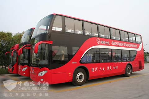 容纳近150人双层公交车亮相济宁市区试运行 