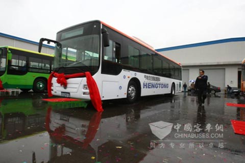 具备完全自主知识产权的恒通气/电混合动力客车