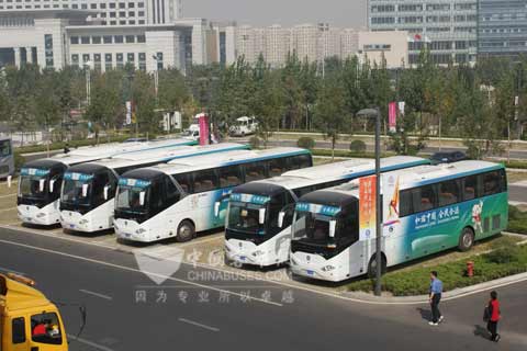 整装待发的中通服务车辆