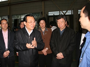 全国政协副主席王刚视察大金龙