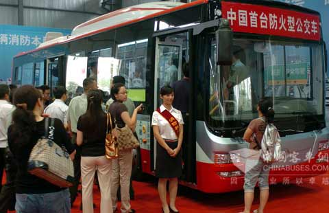 成都客车厂生产的防火公交