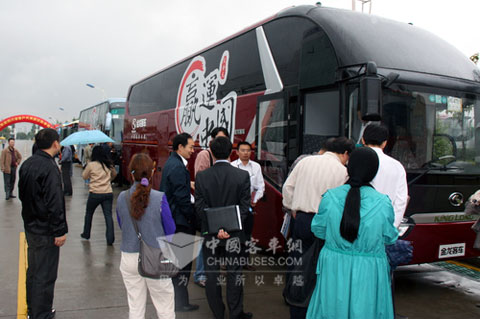 研讨会上四川客户们给大金龙提了很多宝贵的意见和建议