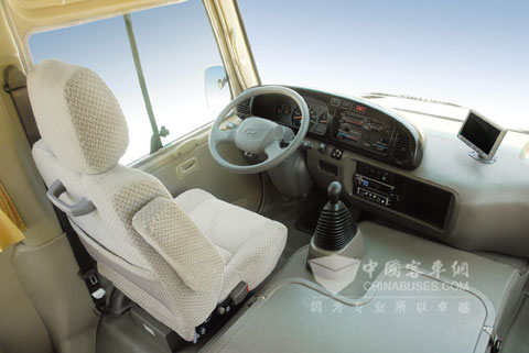 金旅现代底盘考斯特驾驶室
