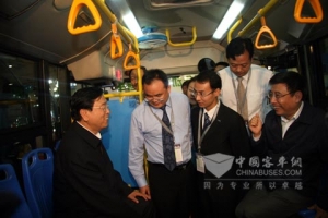 国务院副总理张德江视察海格智慧客车图集