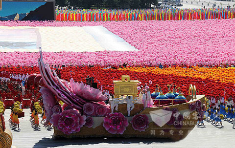 国庆60周年宇通参与制作的河南彩车